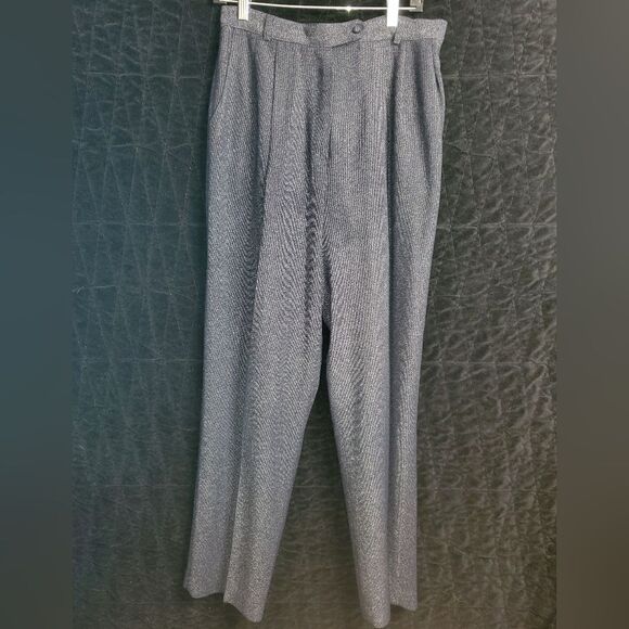 Designs by Conrad: Size 10: 2 Piece Pants Suit, 2 pockets on the Jacket - Picture 2 of 6